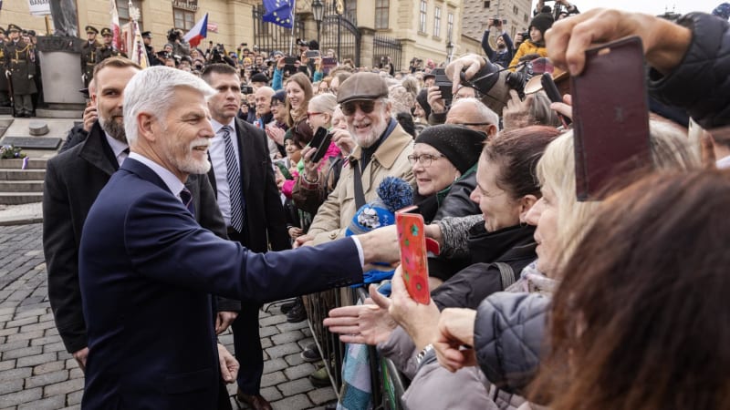 Vážím si všech, kdo brání slušnost. Pavel děkoval demonstrantům, přijít jich mají desítky tisíc