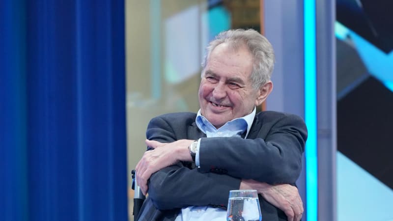 Zeman k Macinkovým SMS: Není to normální, já takové nedostal. Vysvětlil jmenování Lipavského