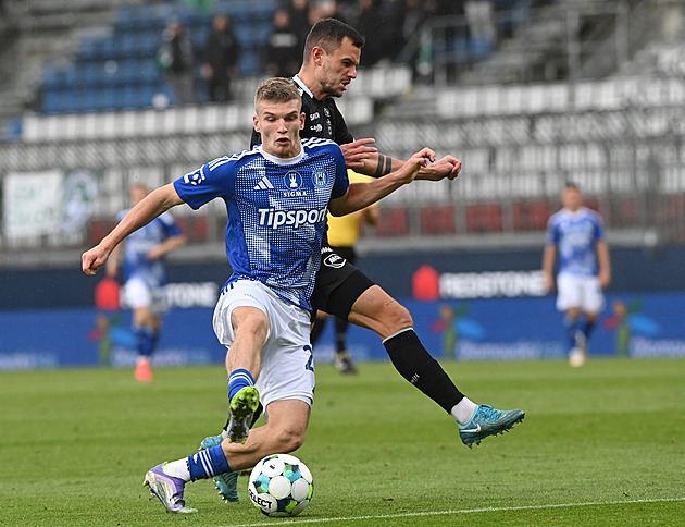 Mikulenka chce k nám, překvapil trenér Karviné. Janotka reagoval: Stará informace