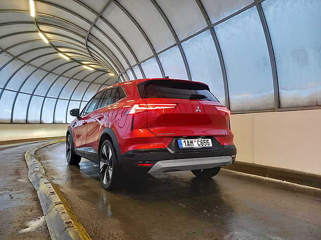 Grandis od tří diamantů je Japonec s francouzským přízvukem a skotskou náturou