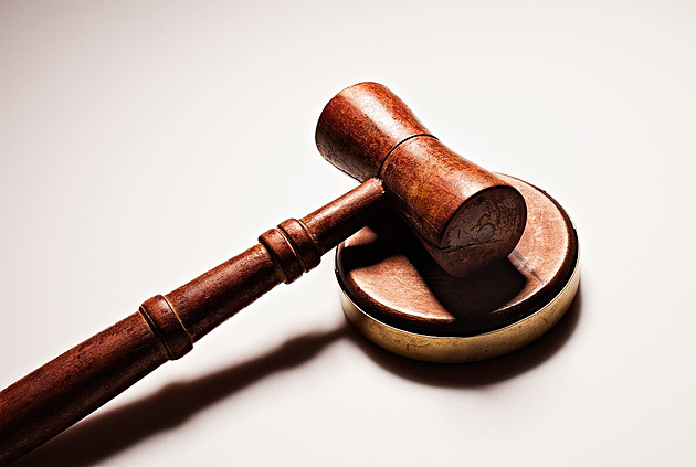 Pořád jste manželé, mohou se v Polsku dozvědět rozvedení kvůli zmatku v justici