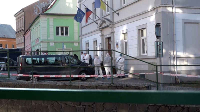 Bylo možné tragické střelbě v Chřibské zabránit? Podle syna starosty šlo o časovanou bombu