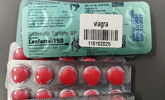Falešná viagra. Celníci zabavili v tržnici na Tachovsku stovky tablet