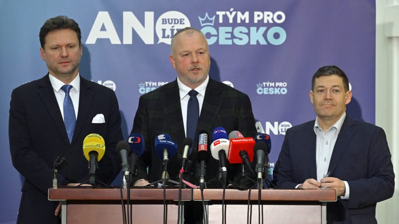 ON-LINE: V ODS překročili lidskou slušnost, zní z ANO. TOP 09 chce mluvit k Babišovi „přes SMS“