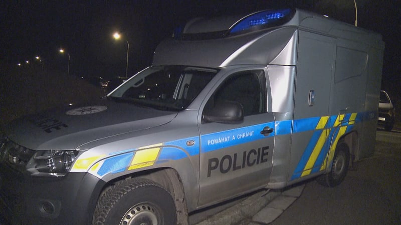 Svědci o tragédii v Chrudimi: Podle policie útočilo dítě, místní mluví o otcovraždě