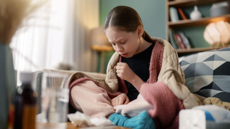 Léky jako první pomoc proti kašli? Někdy to stav jen zhorší, varují experti a radí jiný postup